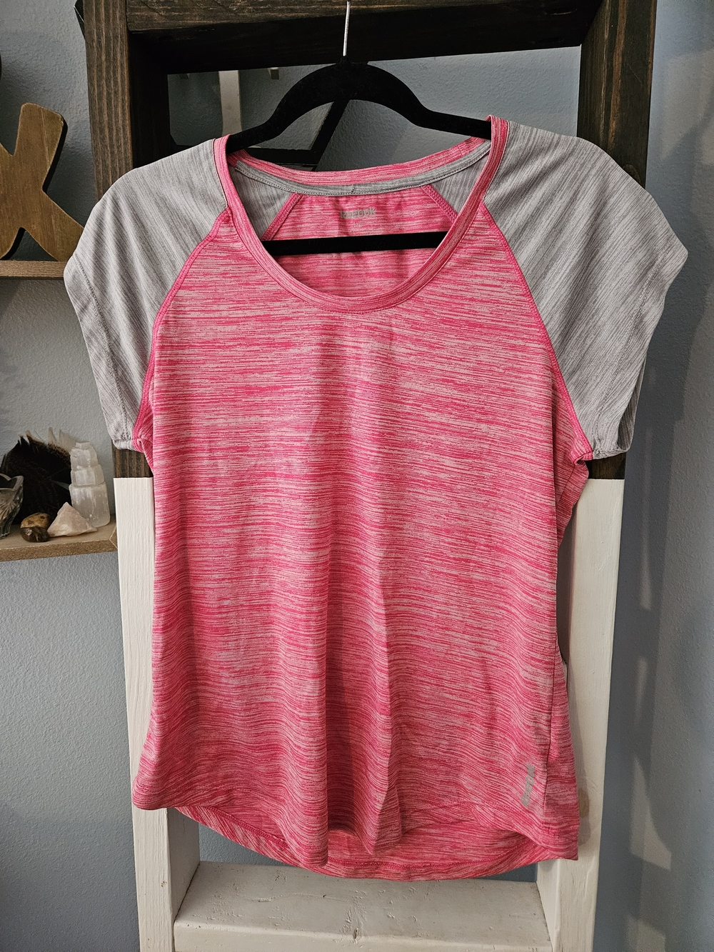 Reebok Pink Heathered Short Sleeve Athletic Tee with Gray Sleeves Size Large